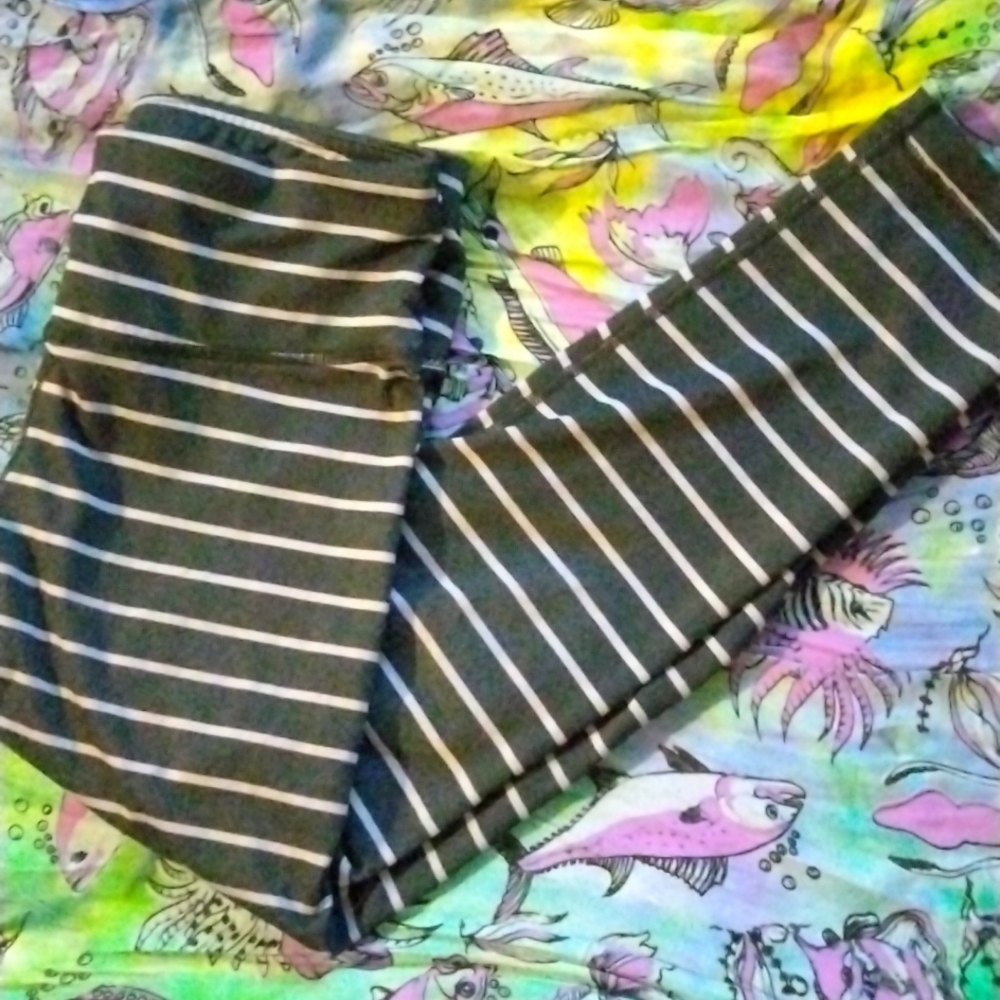 Adorable leggings all items $10 or less are 10 for $25 90° extra small